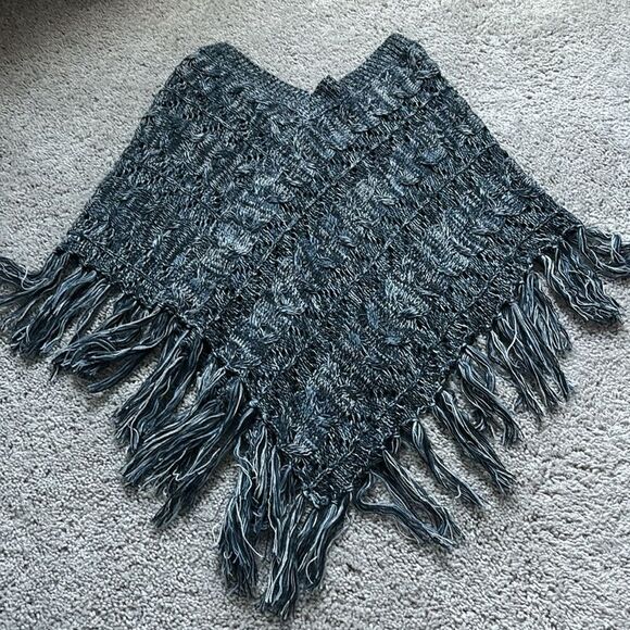 JohnPaulRichard Shawl  - Picture 4 of 5